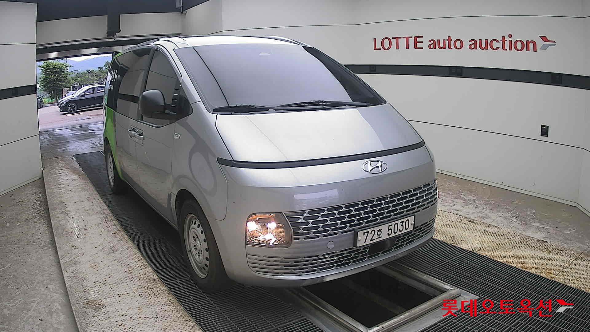 2022 - hyundai staria