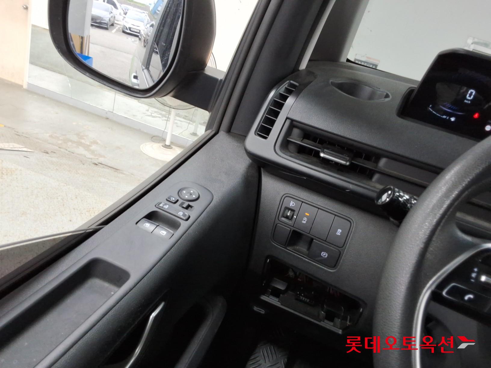 2022 - hyundai staria