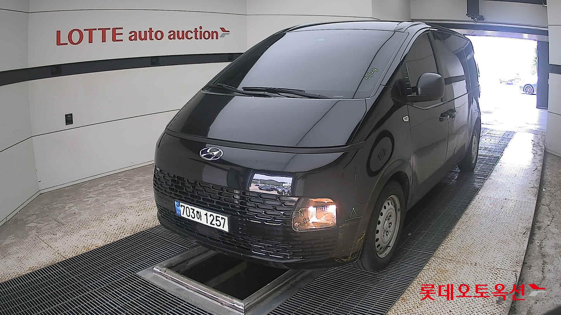 2022 - hyundai staria