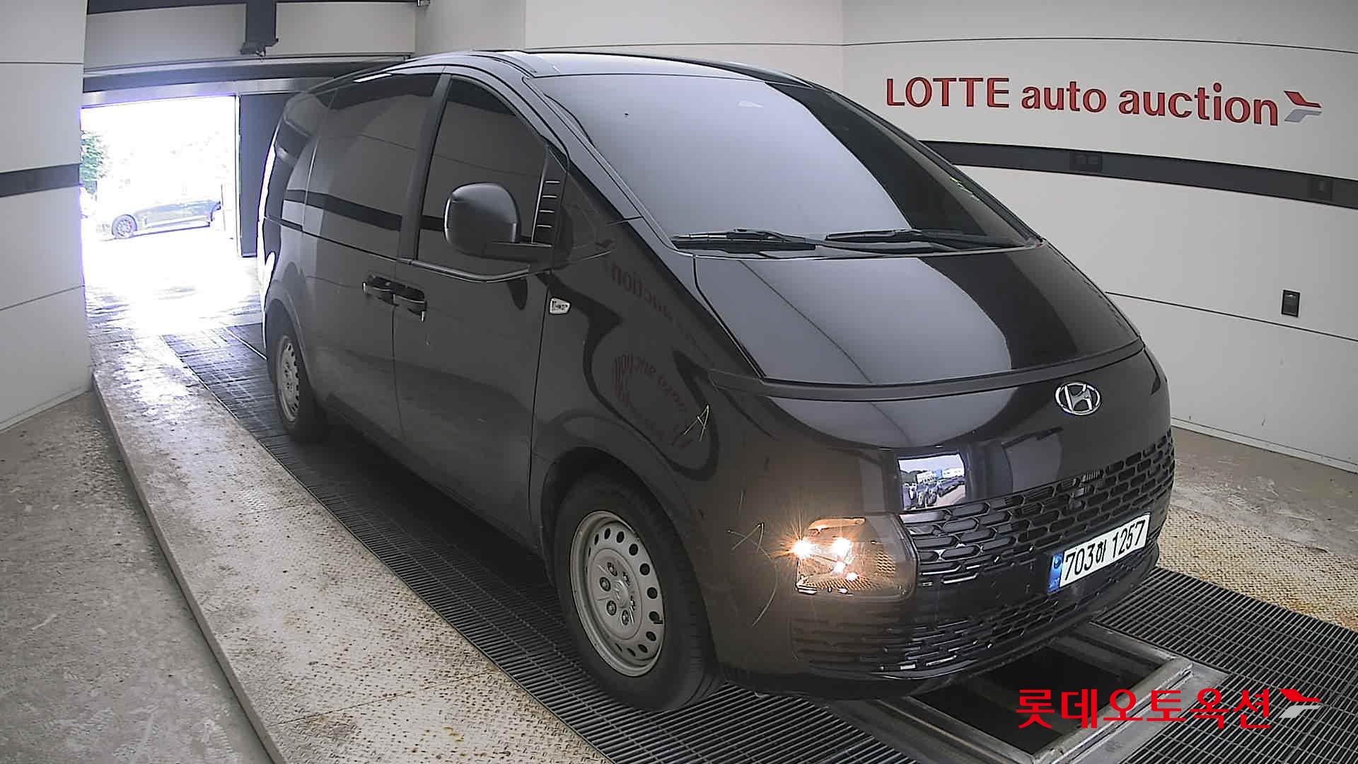 2022 - hyundai staria