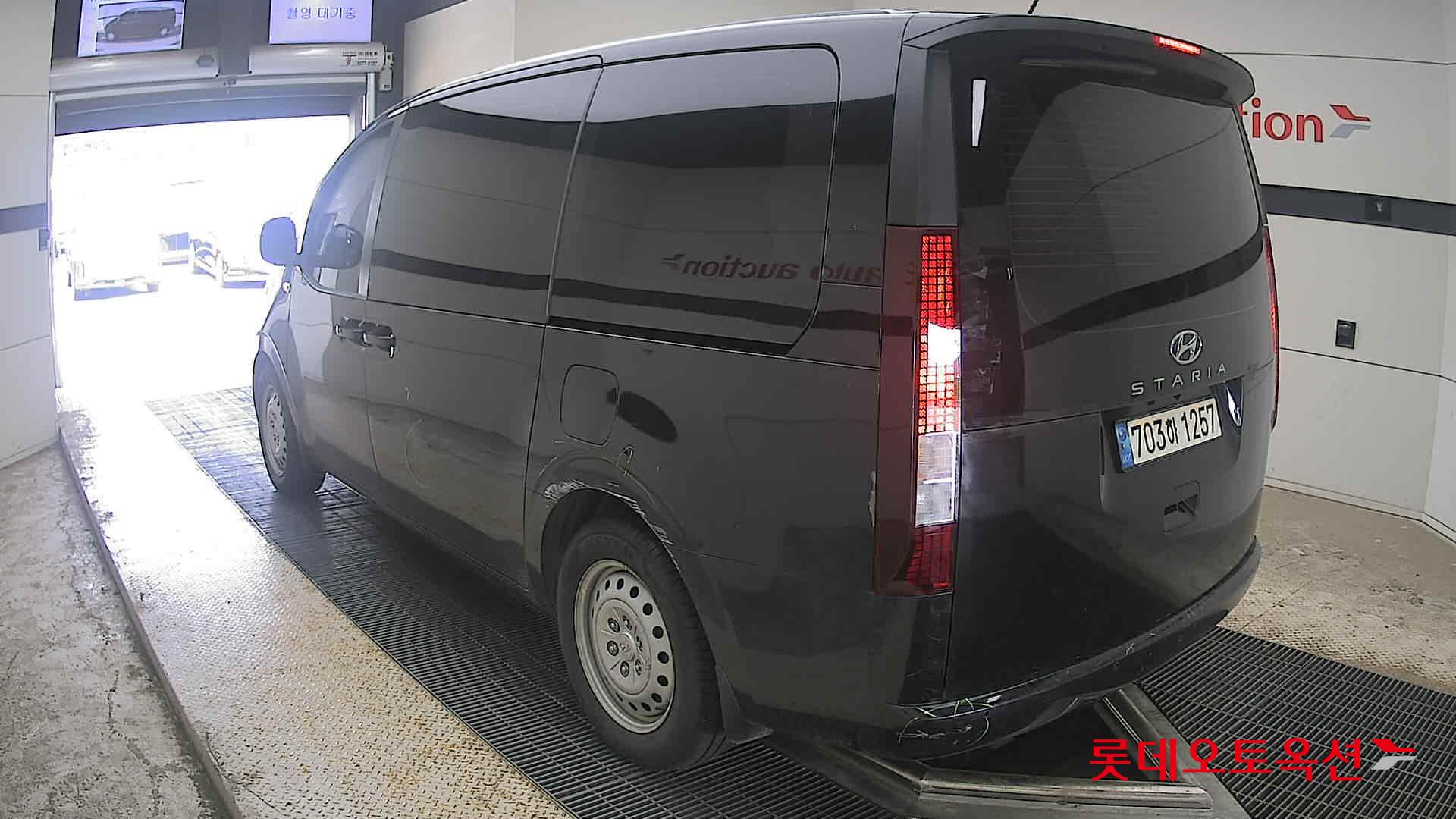2022 - hyundai staria