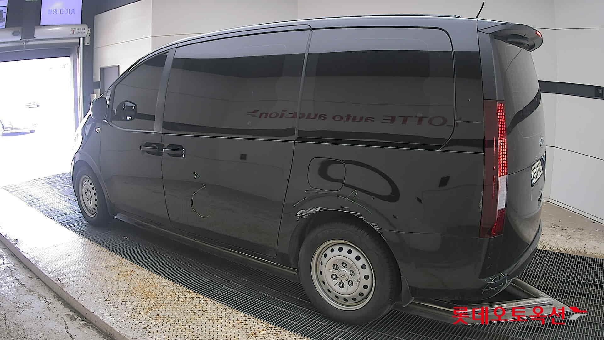 2022 - hyundai staria