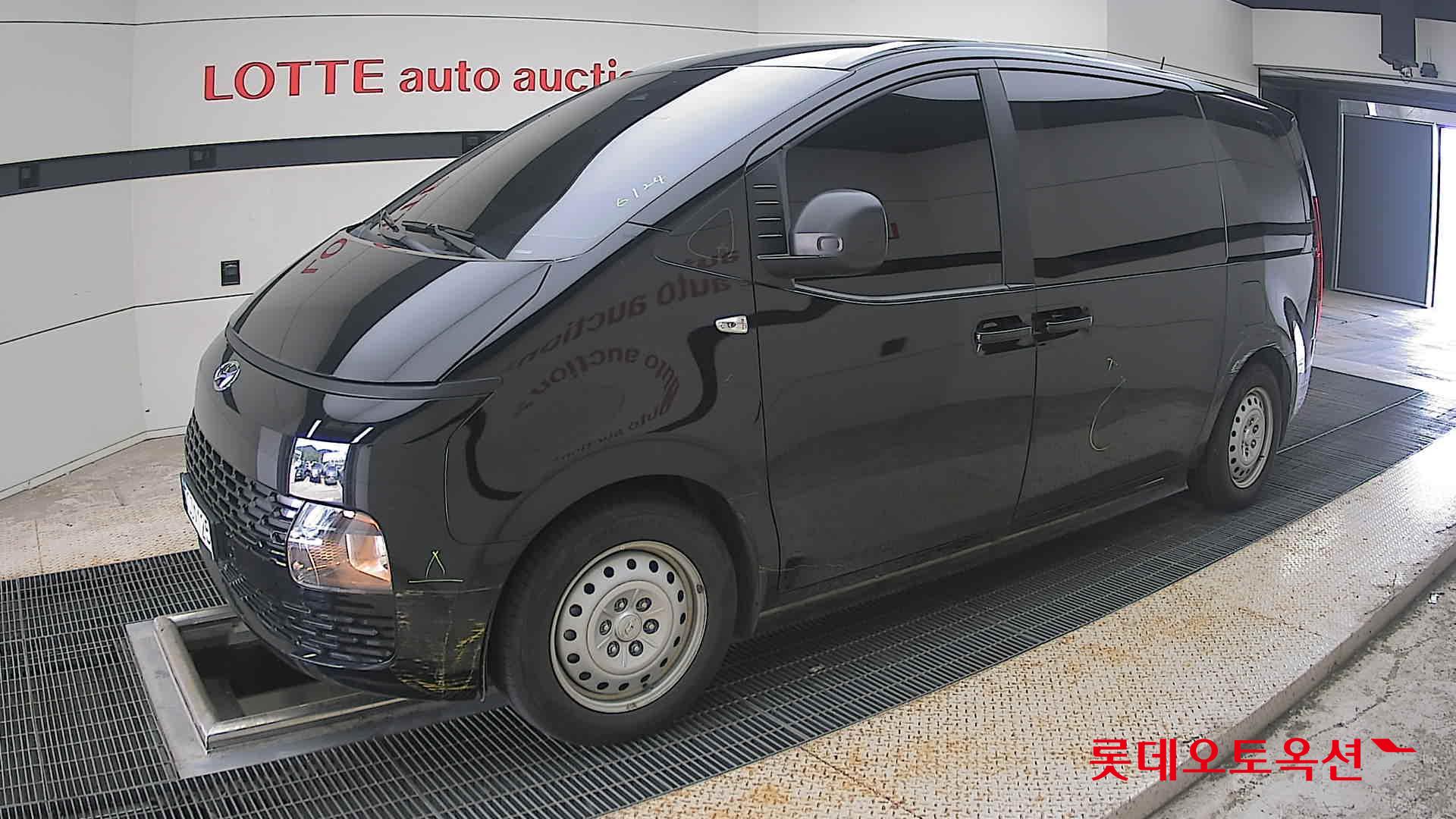2022 - hyundai staria