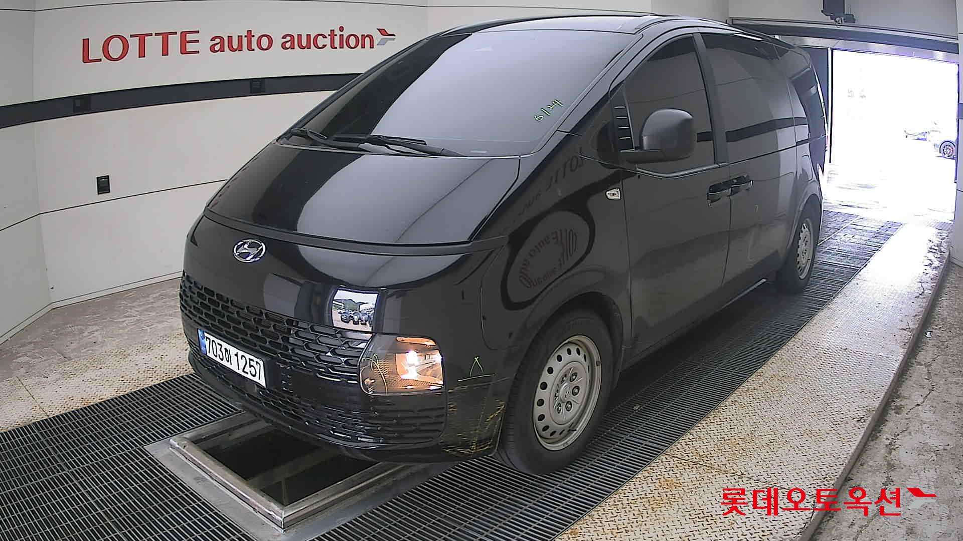 2022 - hyundai staria