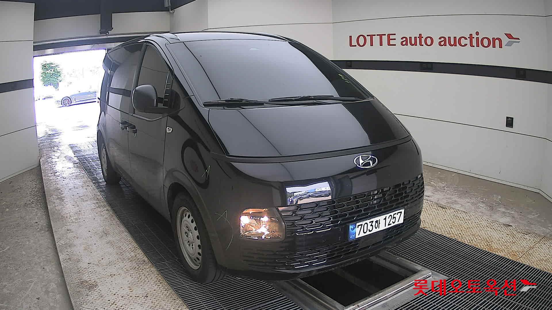 2022 - hyundai staria