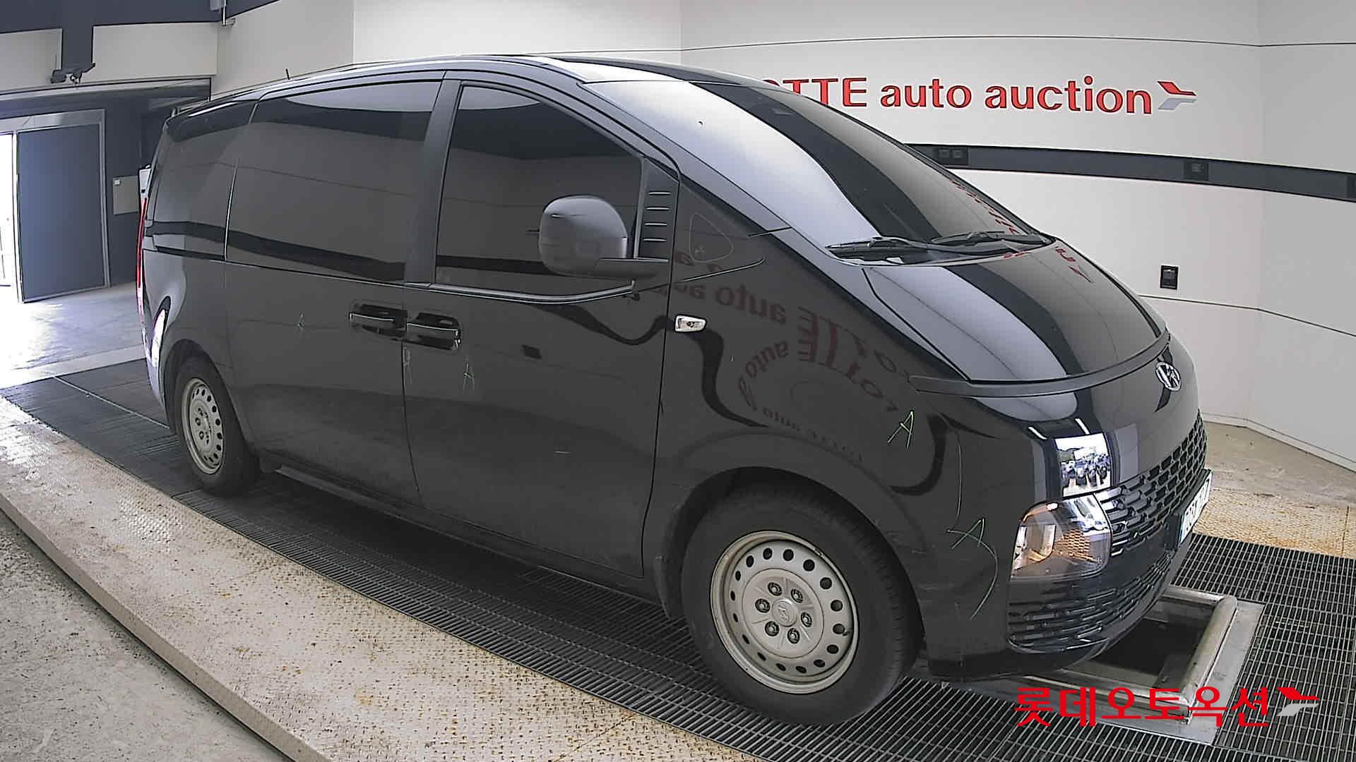 2022 - hyundai staria