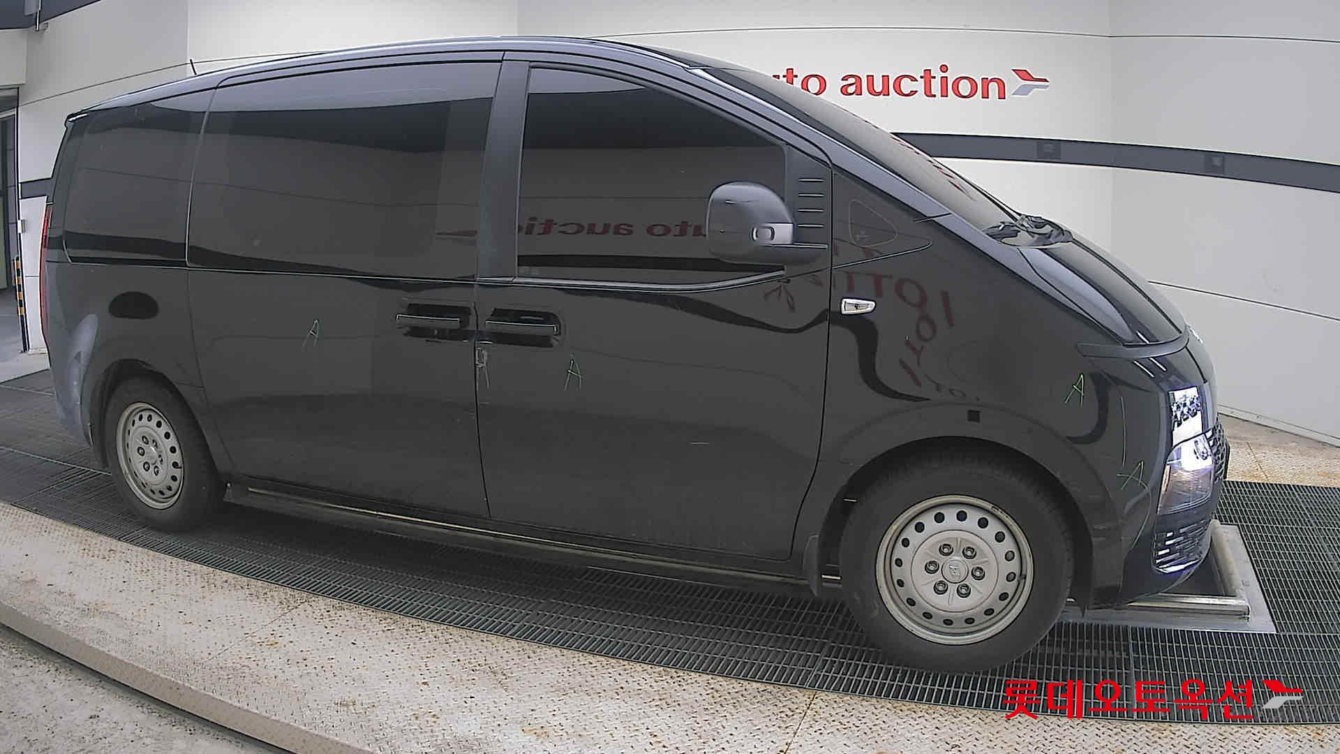 2022 - hyundai staria