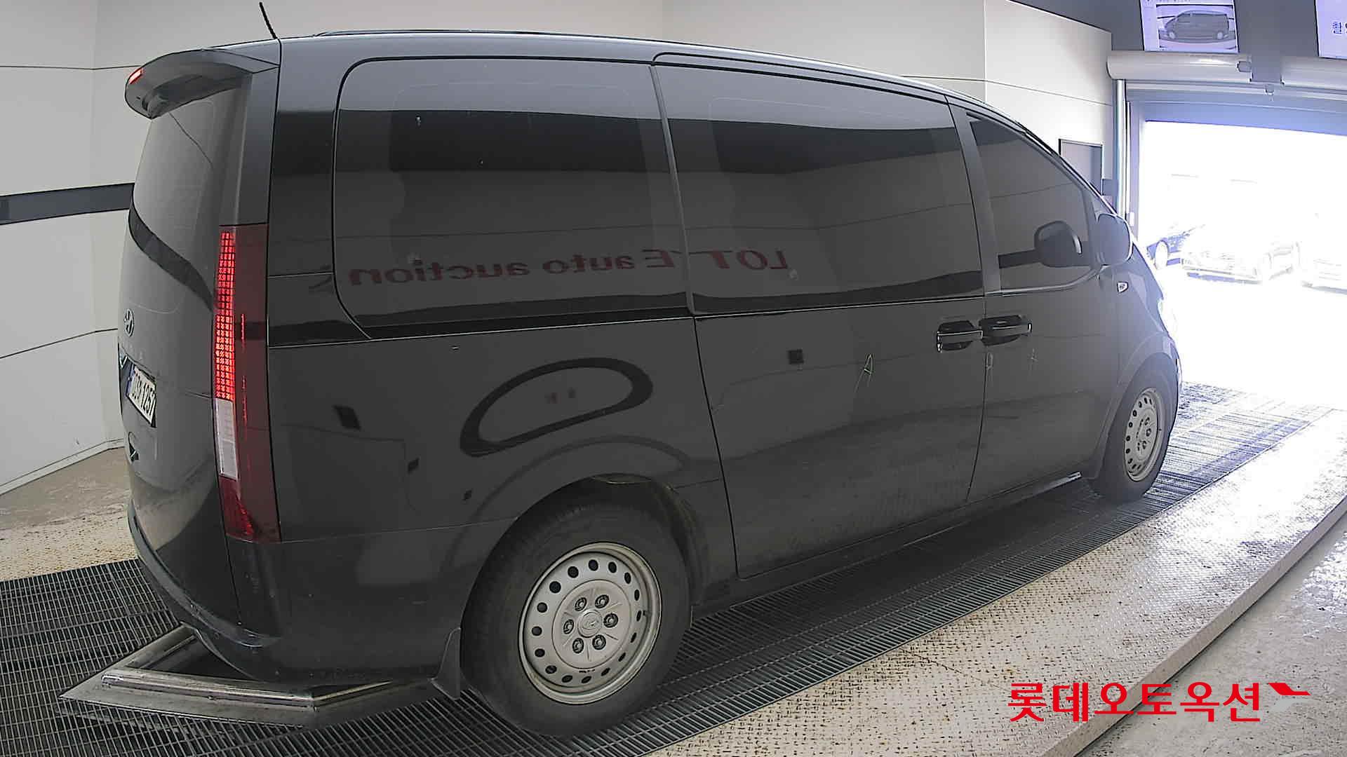 2022 - hyundai staria