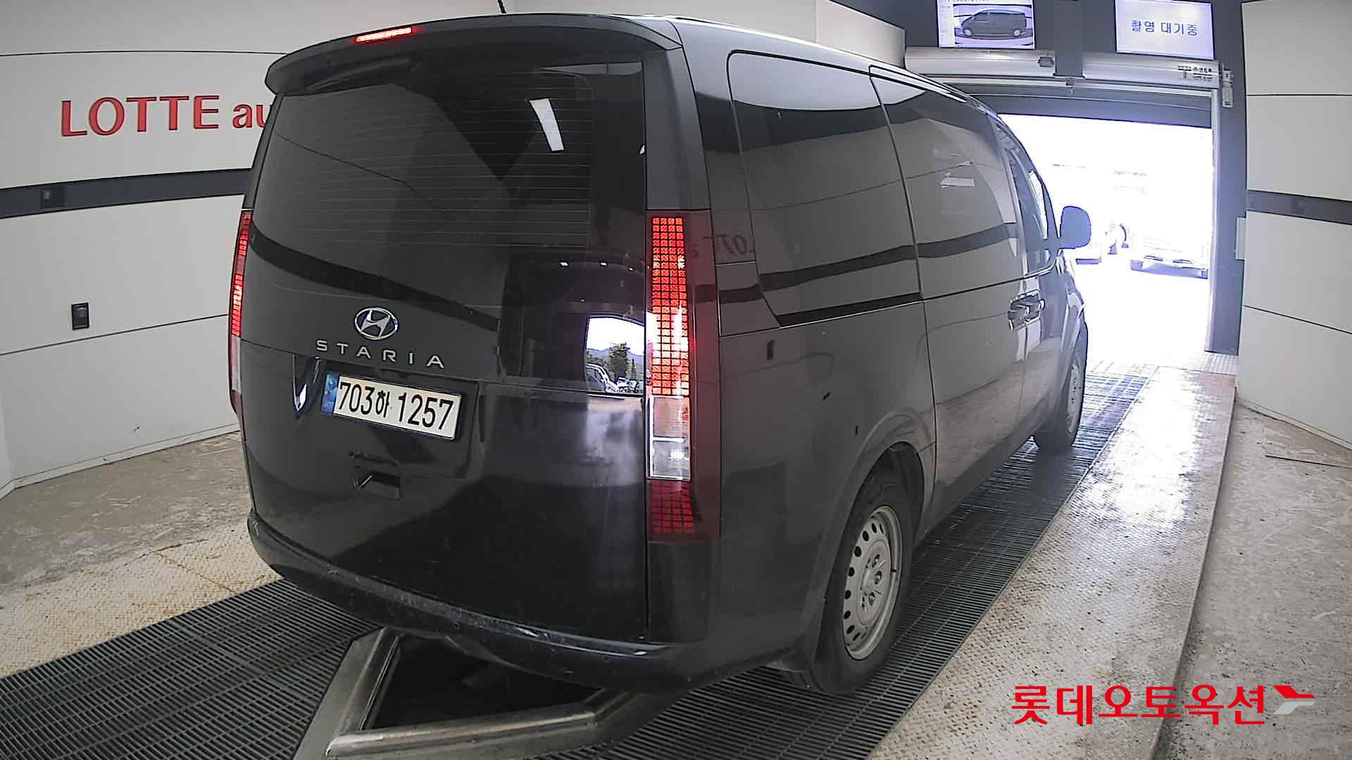2022 - hyundai staria
