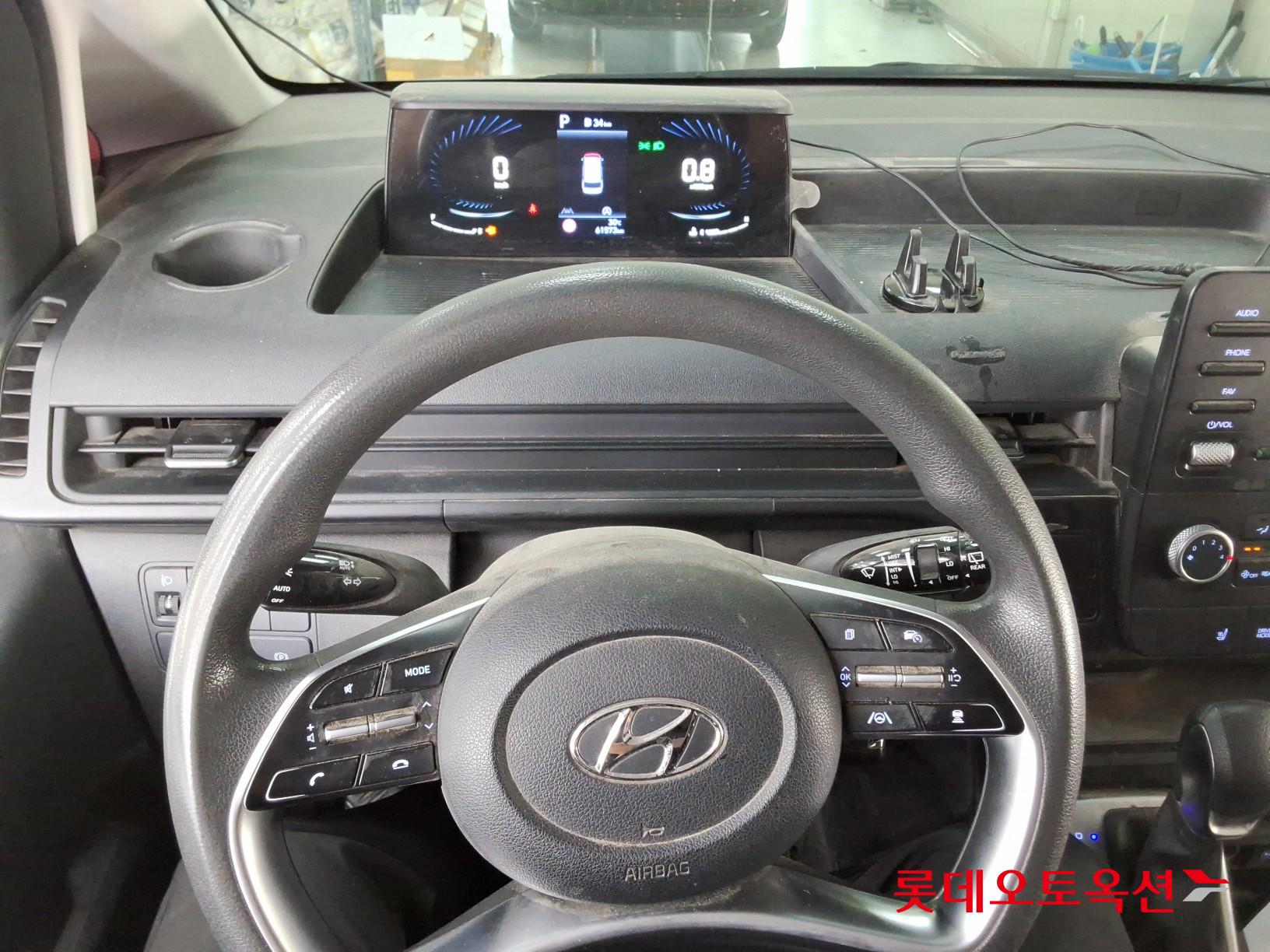 2022 - hyundai staria