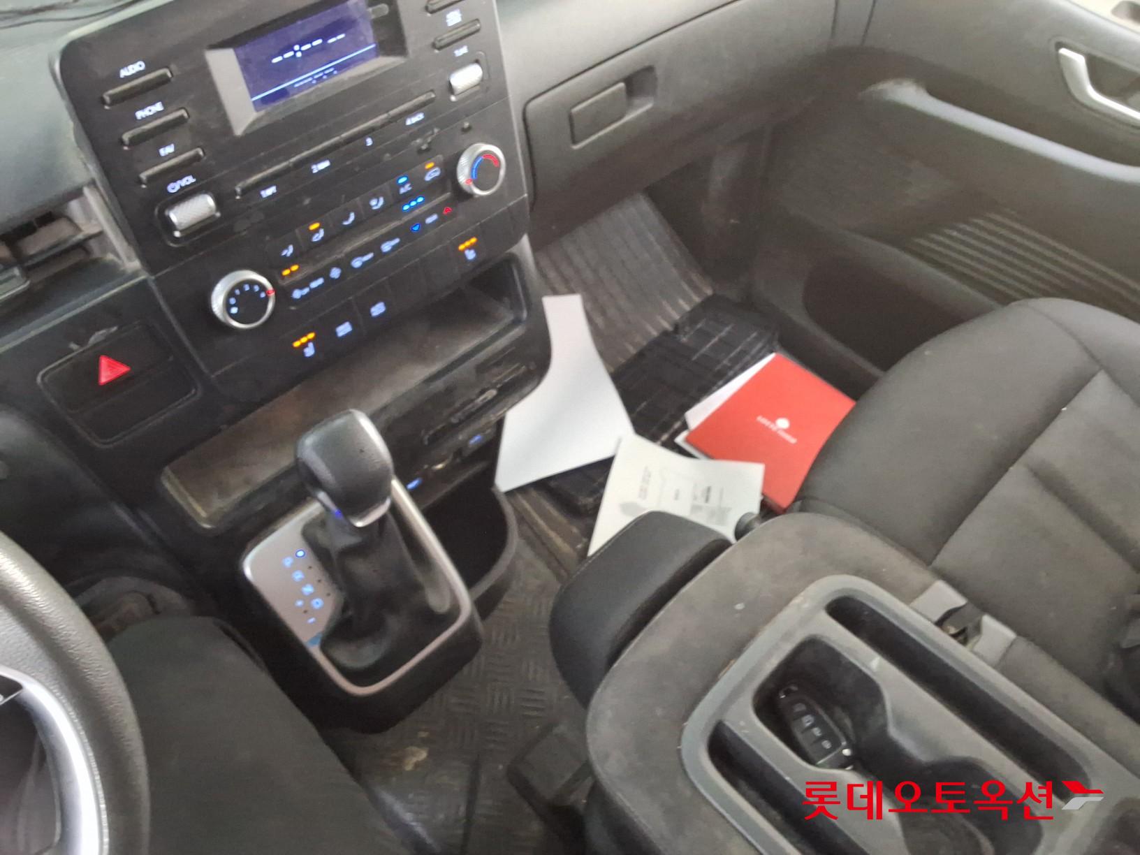 2022 - hyundai staria