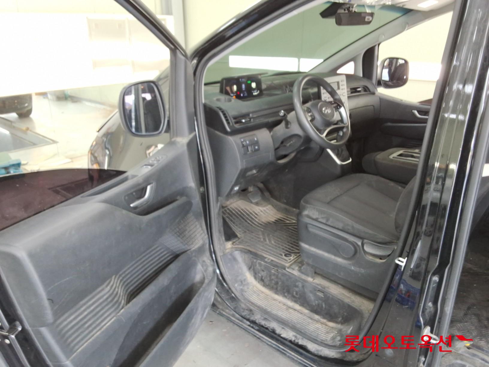 2022 - hyundai staria