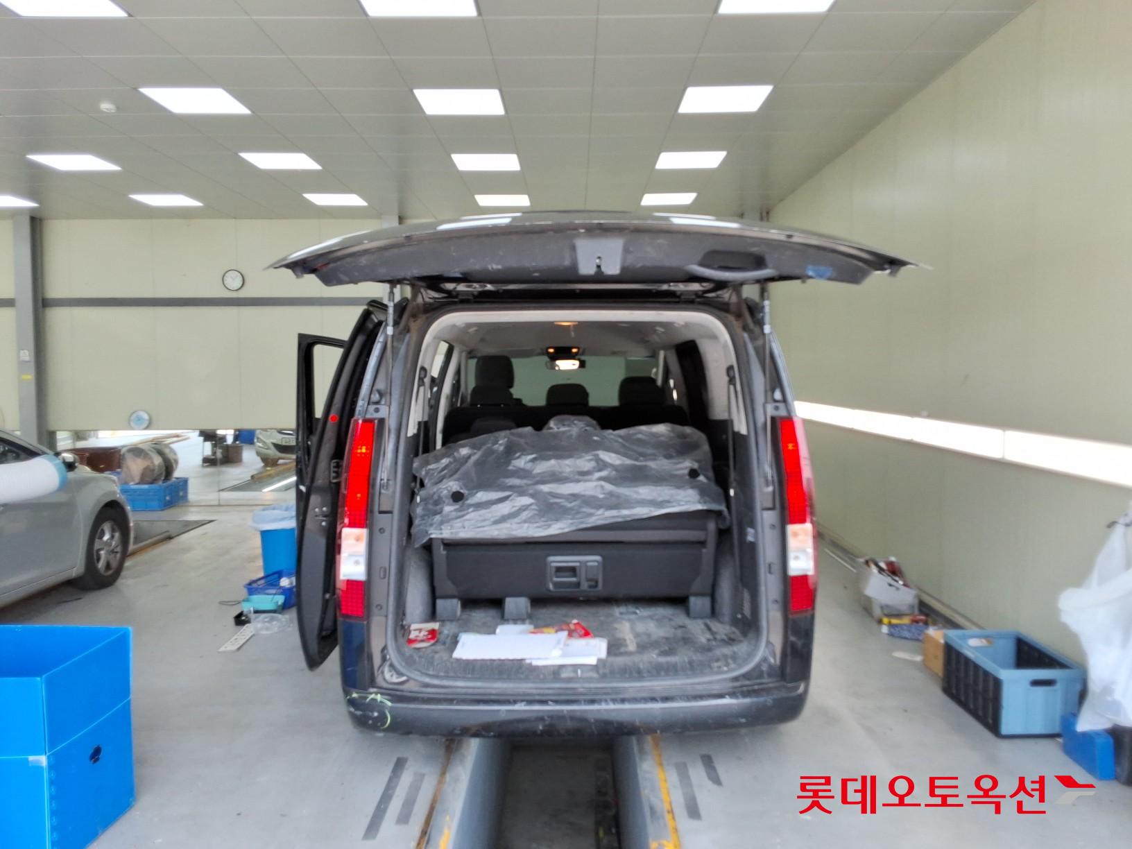 2022 - hyundai staria