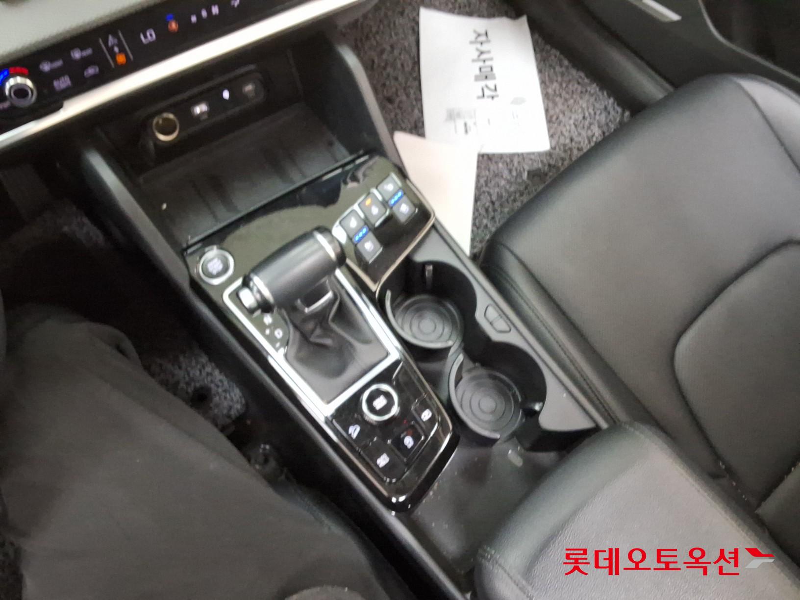 2023 - kia sportage