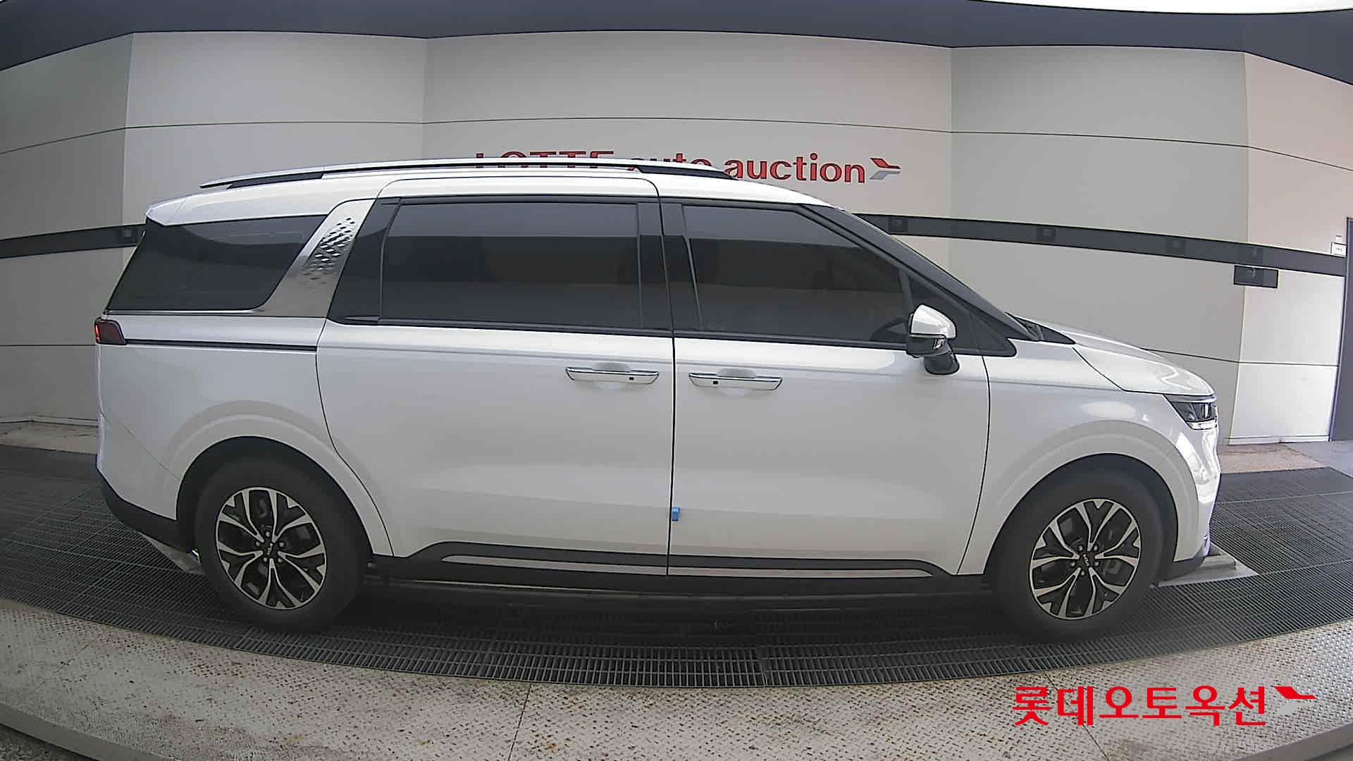 2023 - kia carnival