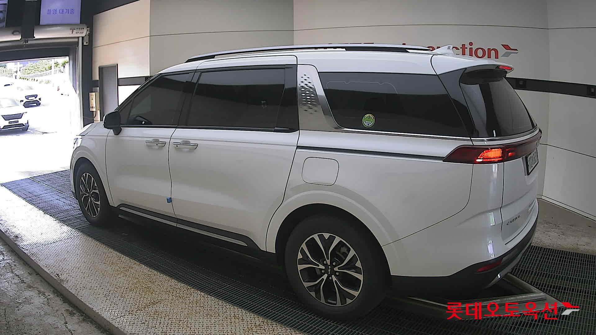 2023 - kia carnival