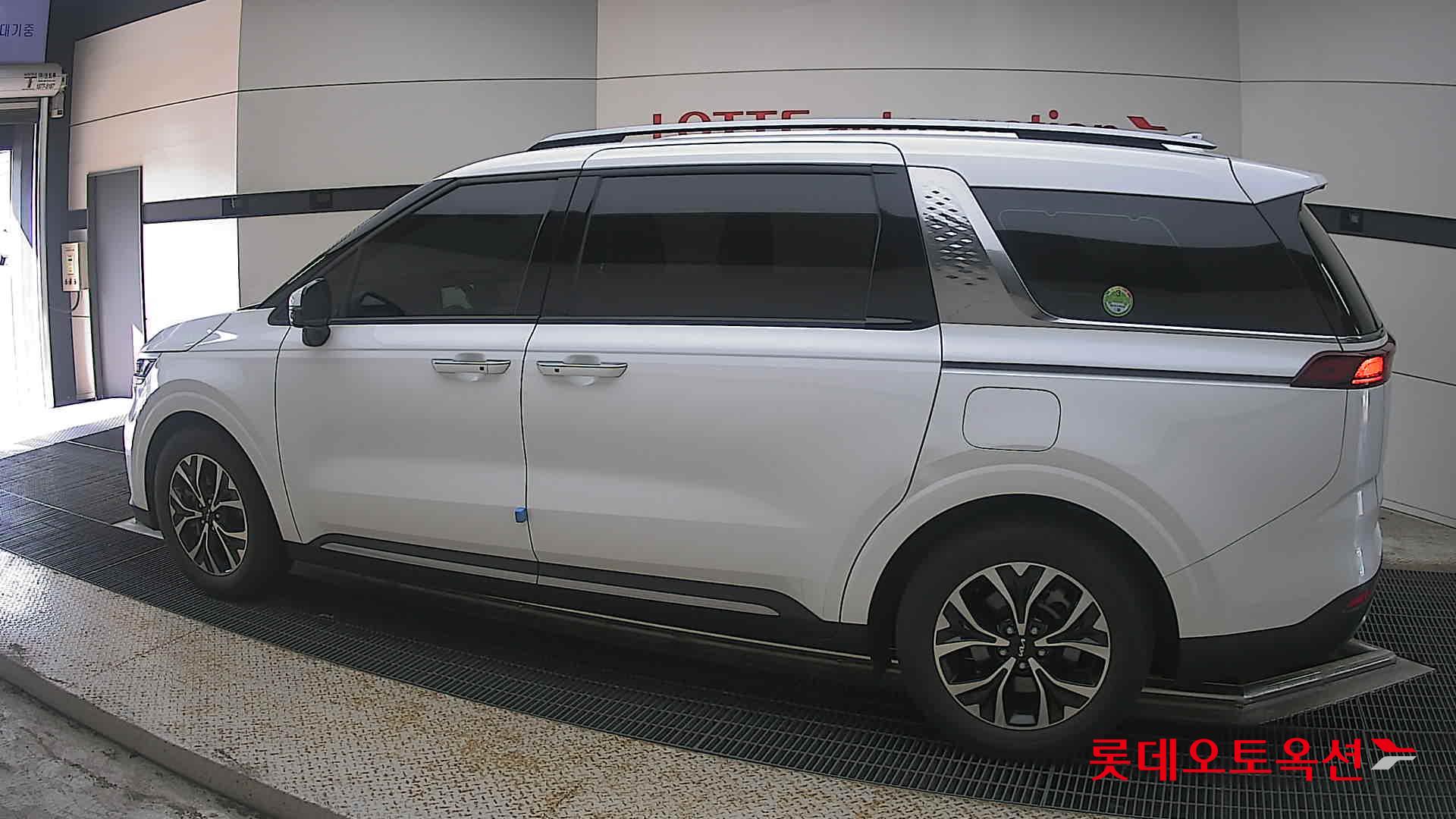 2023 - kia carnival