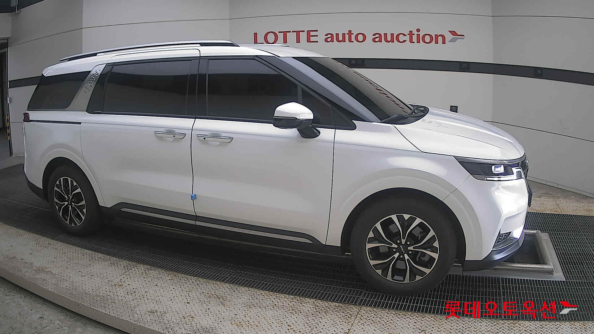 2023 - kia carnival