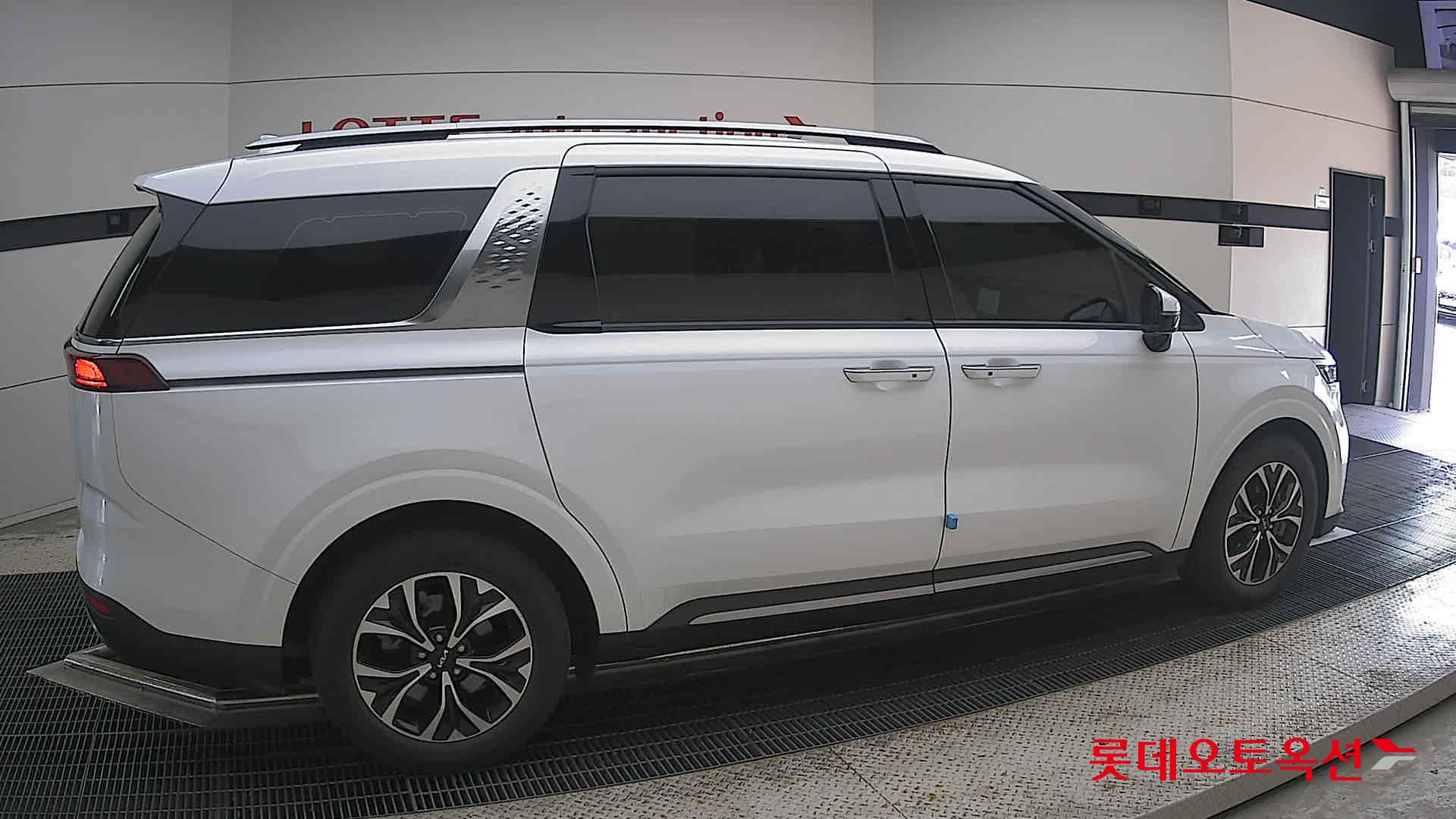 2023 - kia carnival