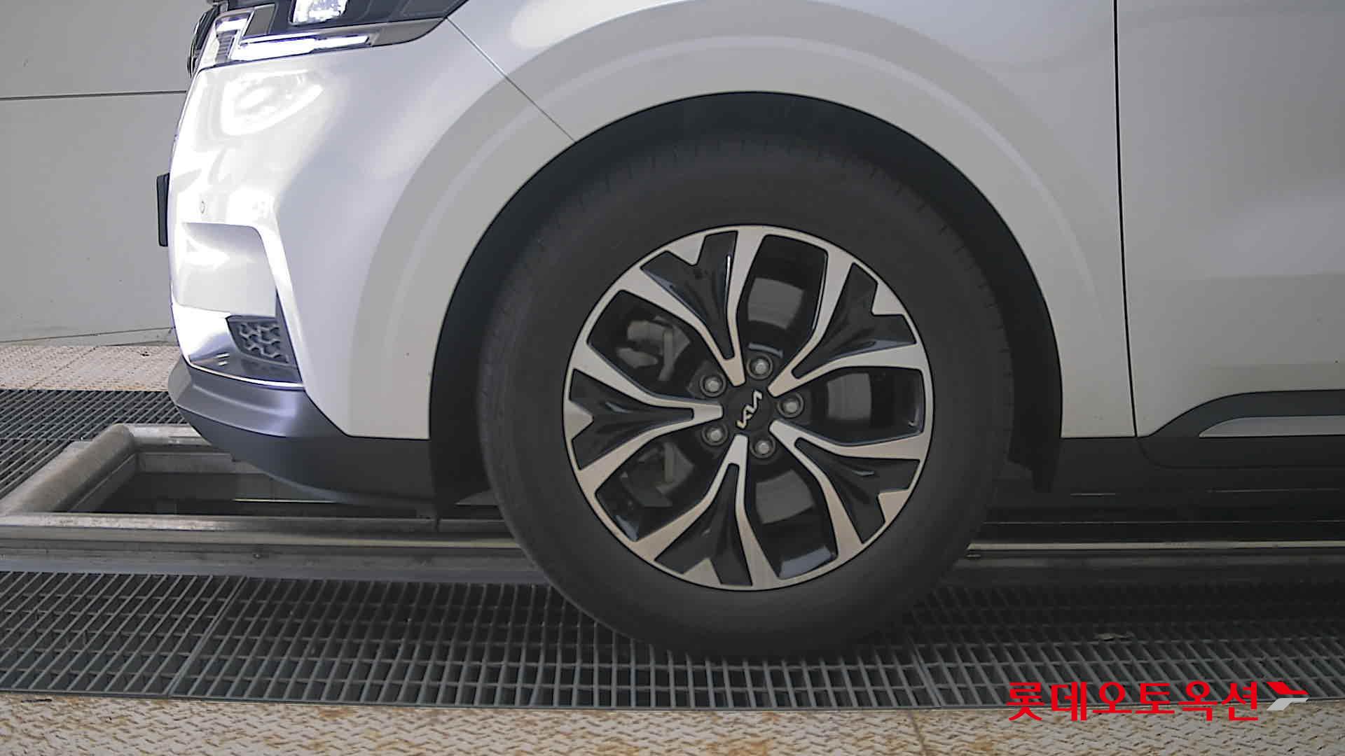 2023 - kia carnival