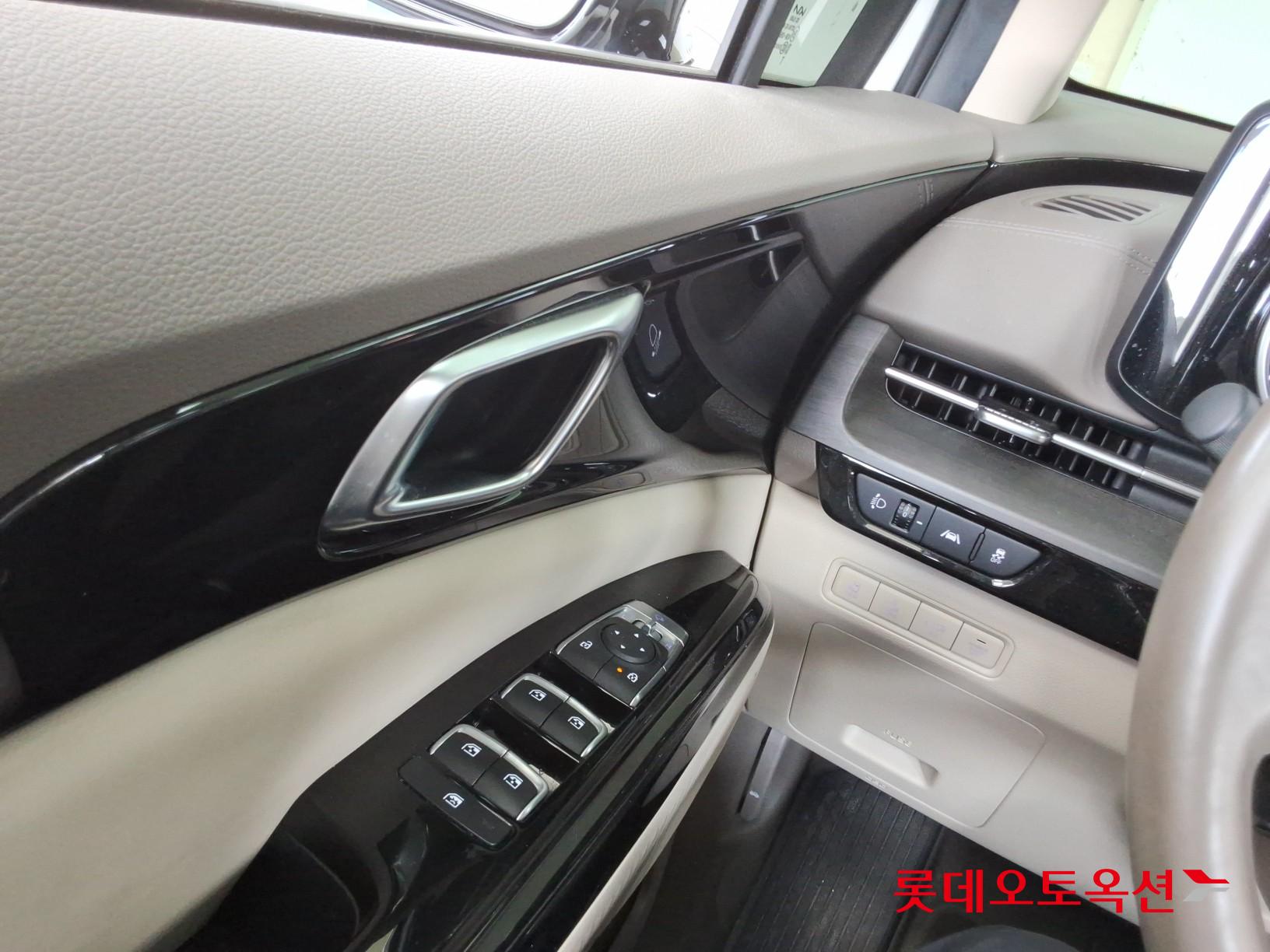 2023 - kia carnival