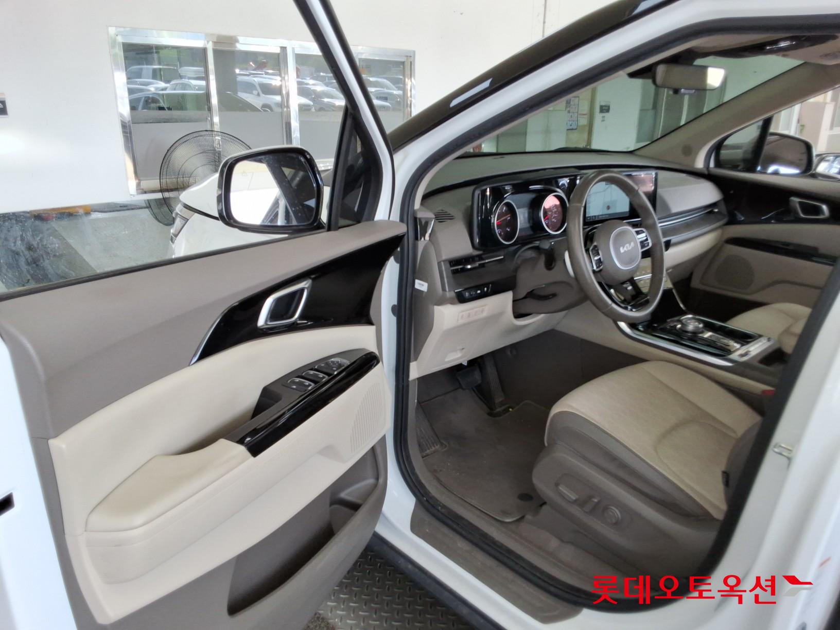 2023 - kia carnival