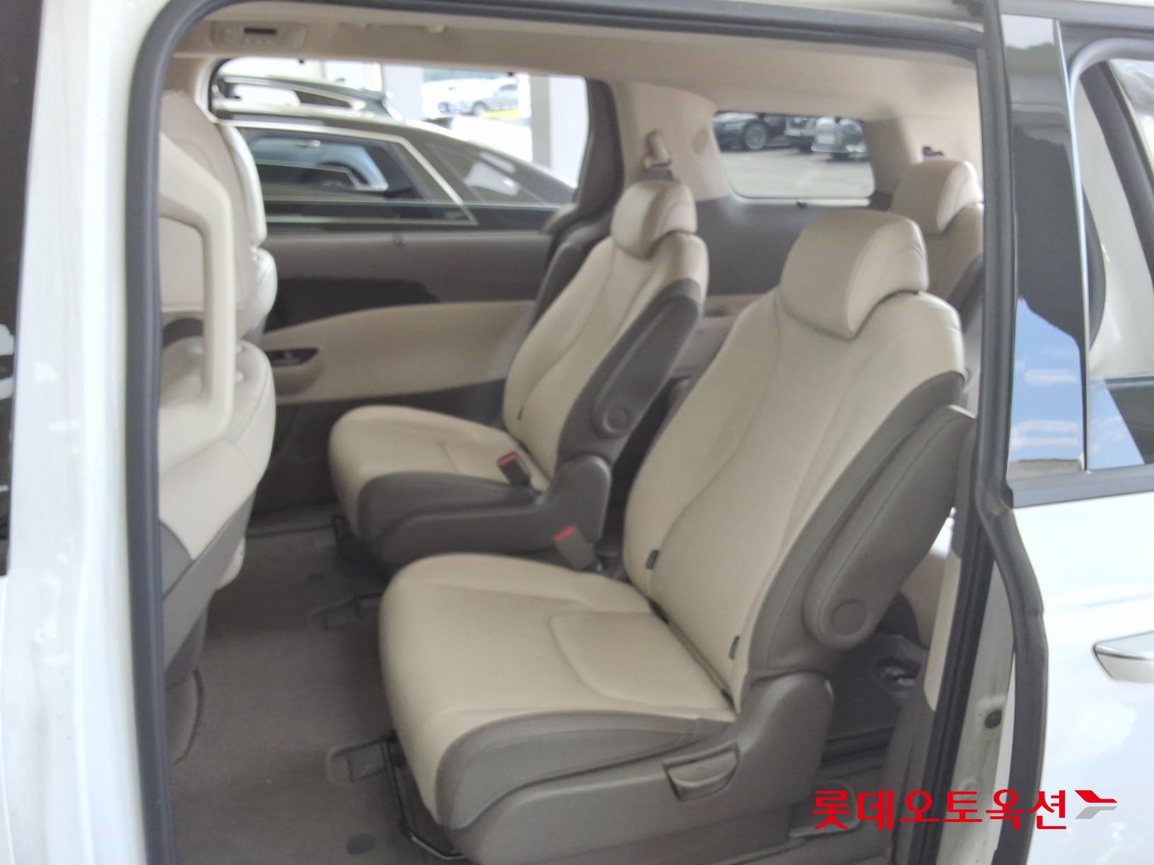 2023 - kia carnival