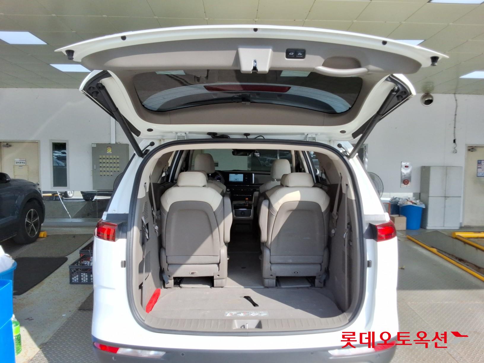 2023 - kia carnival