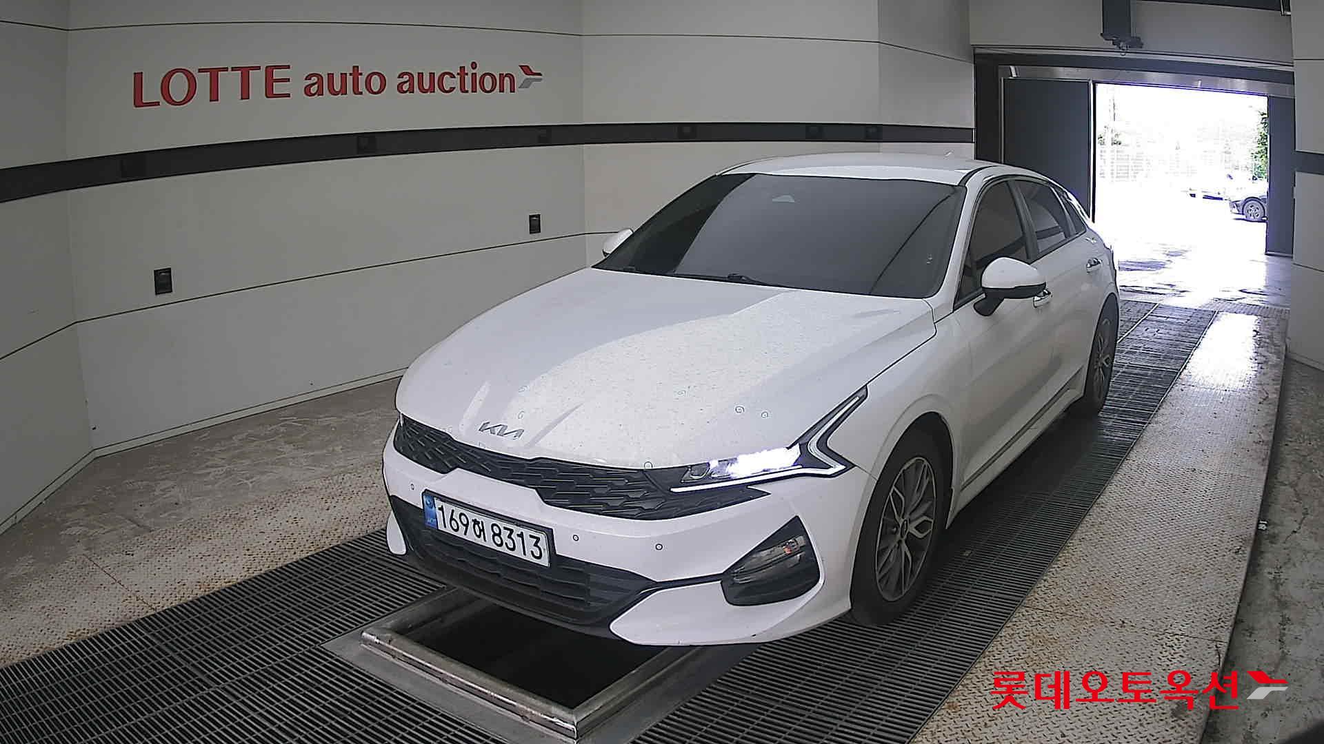 2022 - kia k5
