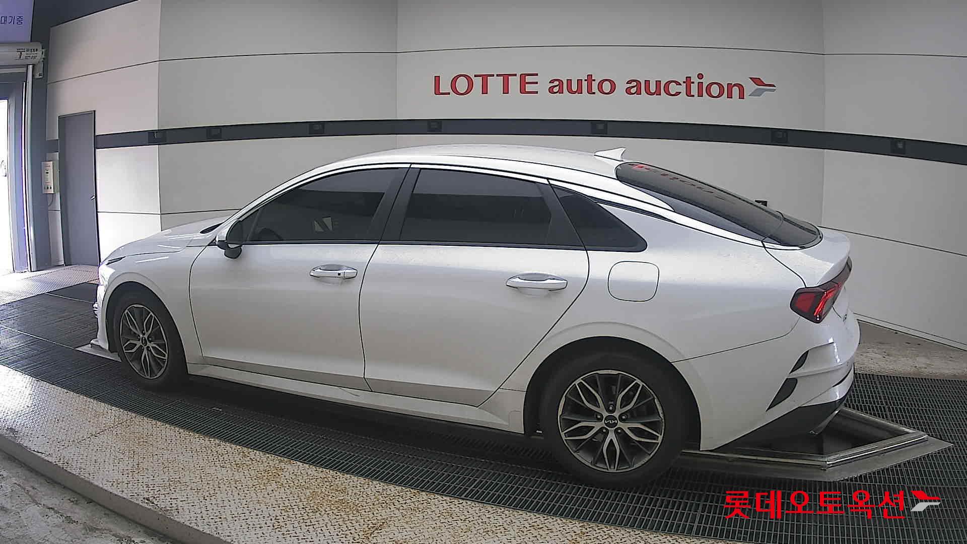 2022 - kia k5