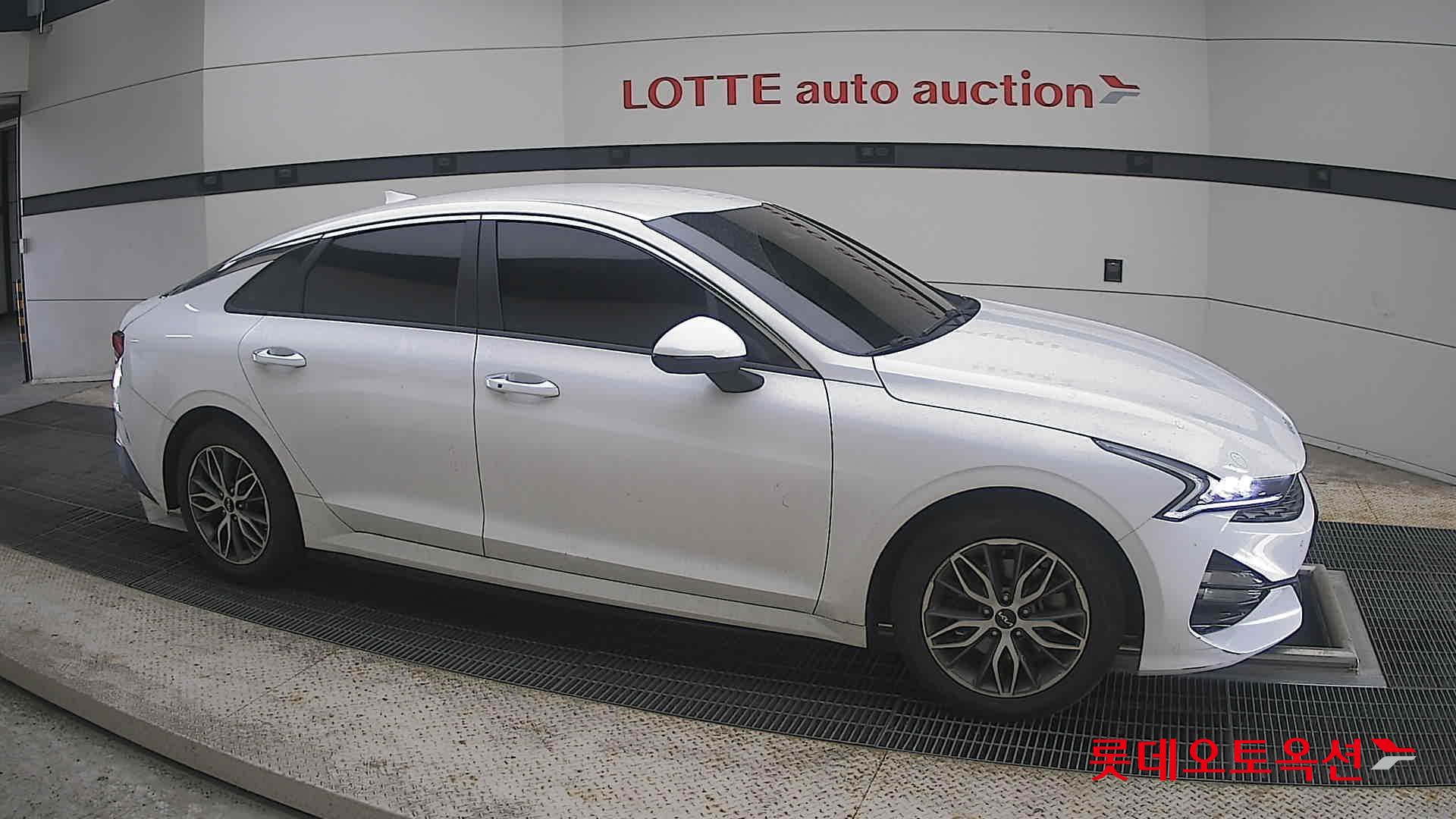 2022 - kia k5