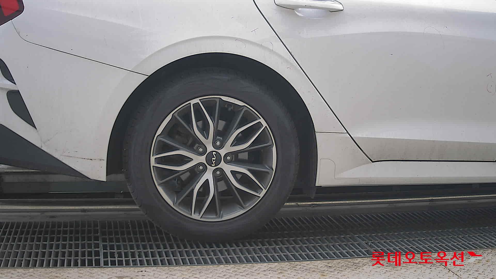 2022 - kia k5
