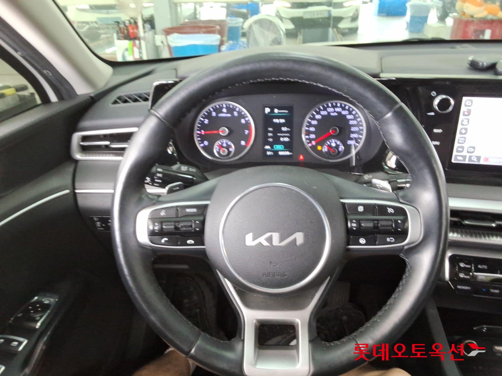 2022 - kia k5
