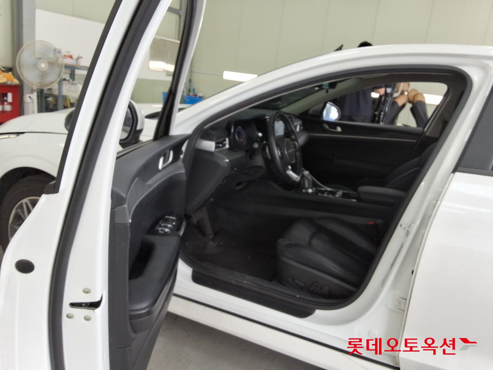2022 - kia k5