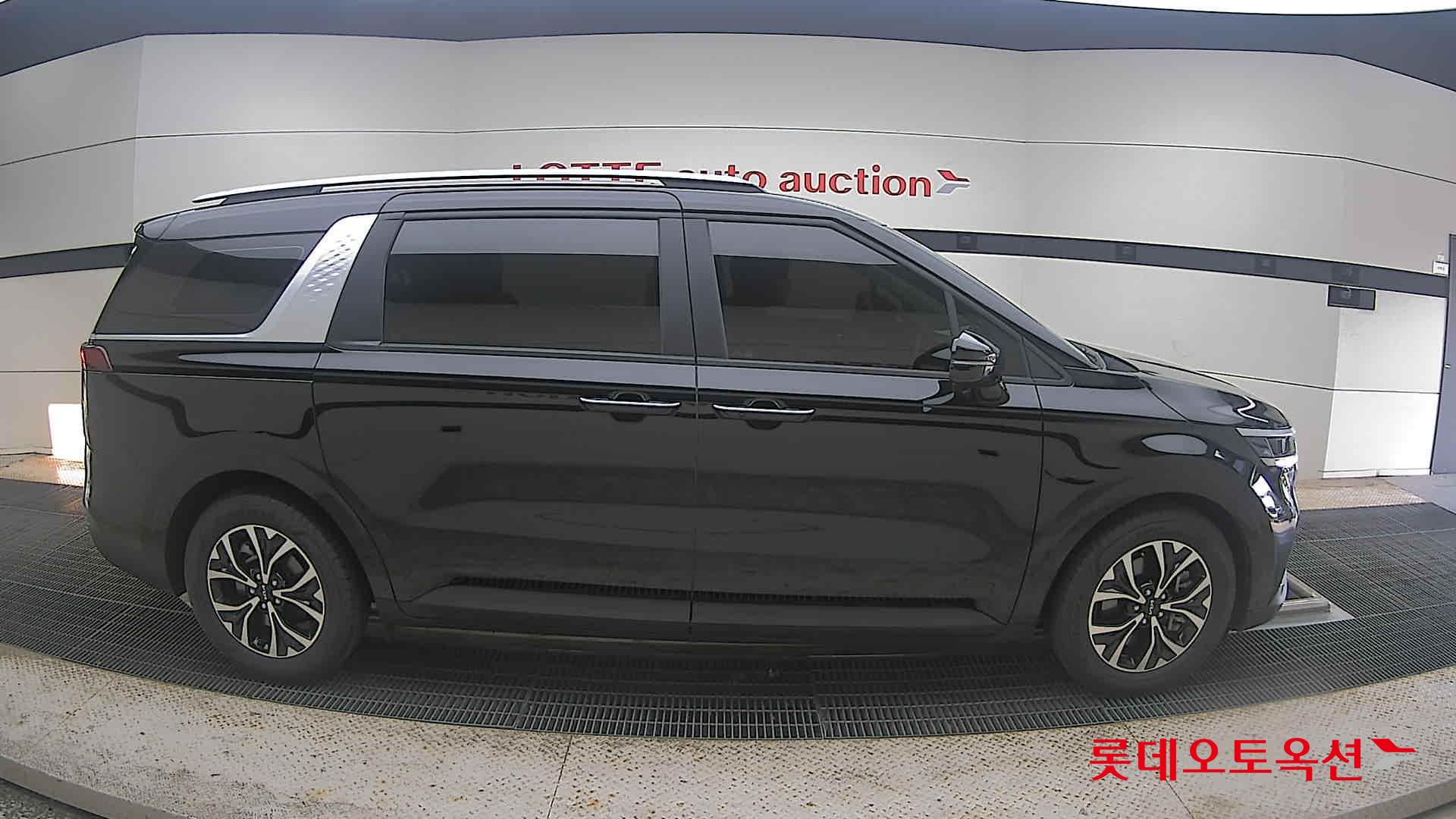 2023 - kia carnival