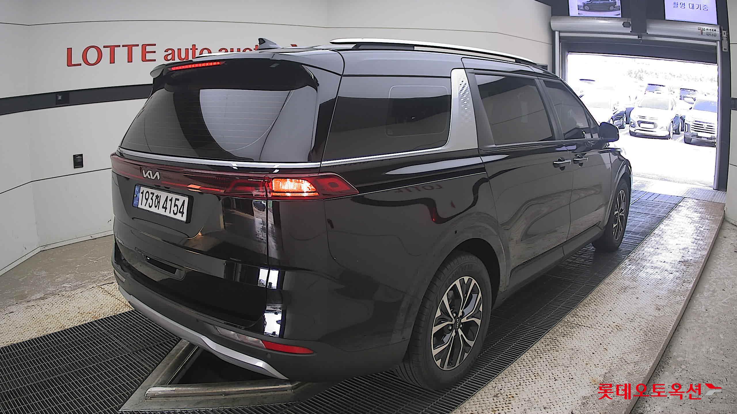2023 - kia carnival