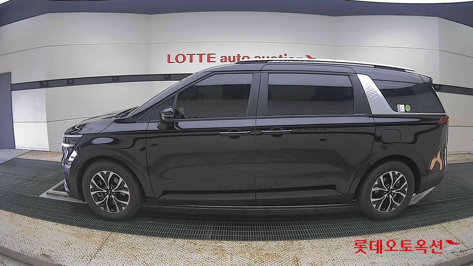 2023 - kia carnival