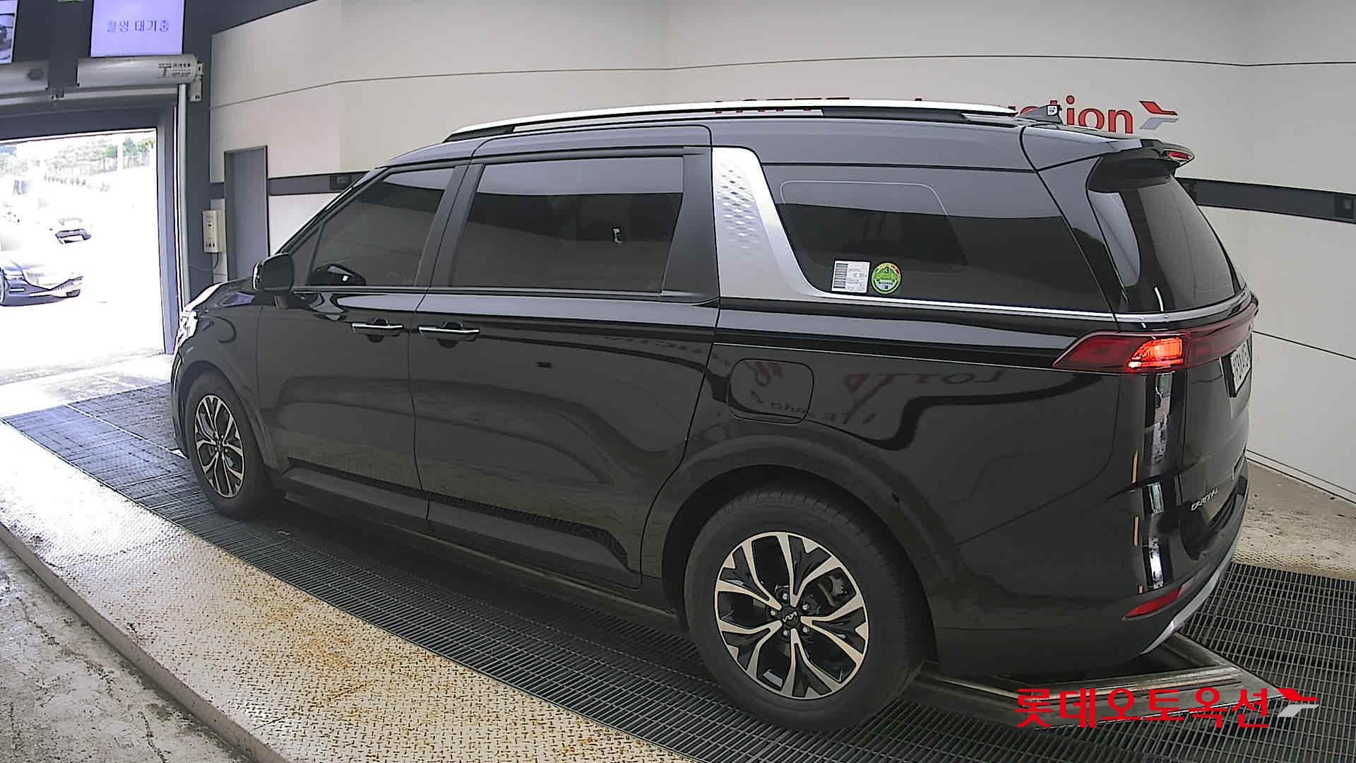 2023 - kia carnival