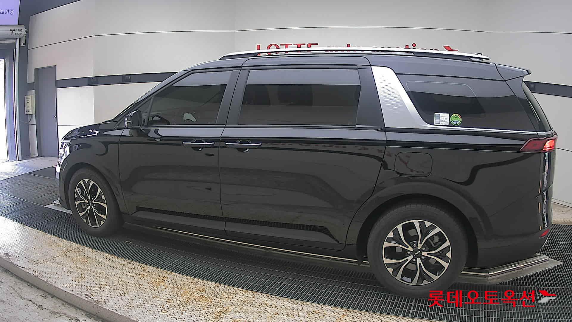 2023 - kia carnival