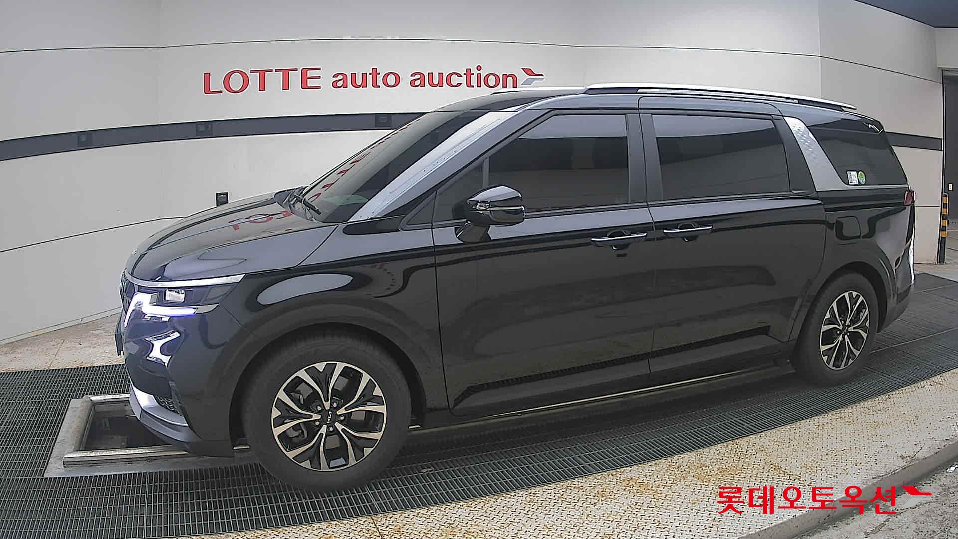 2023 - kia carnival