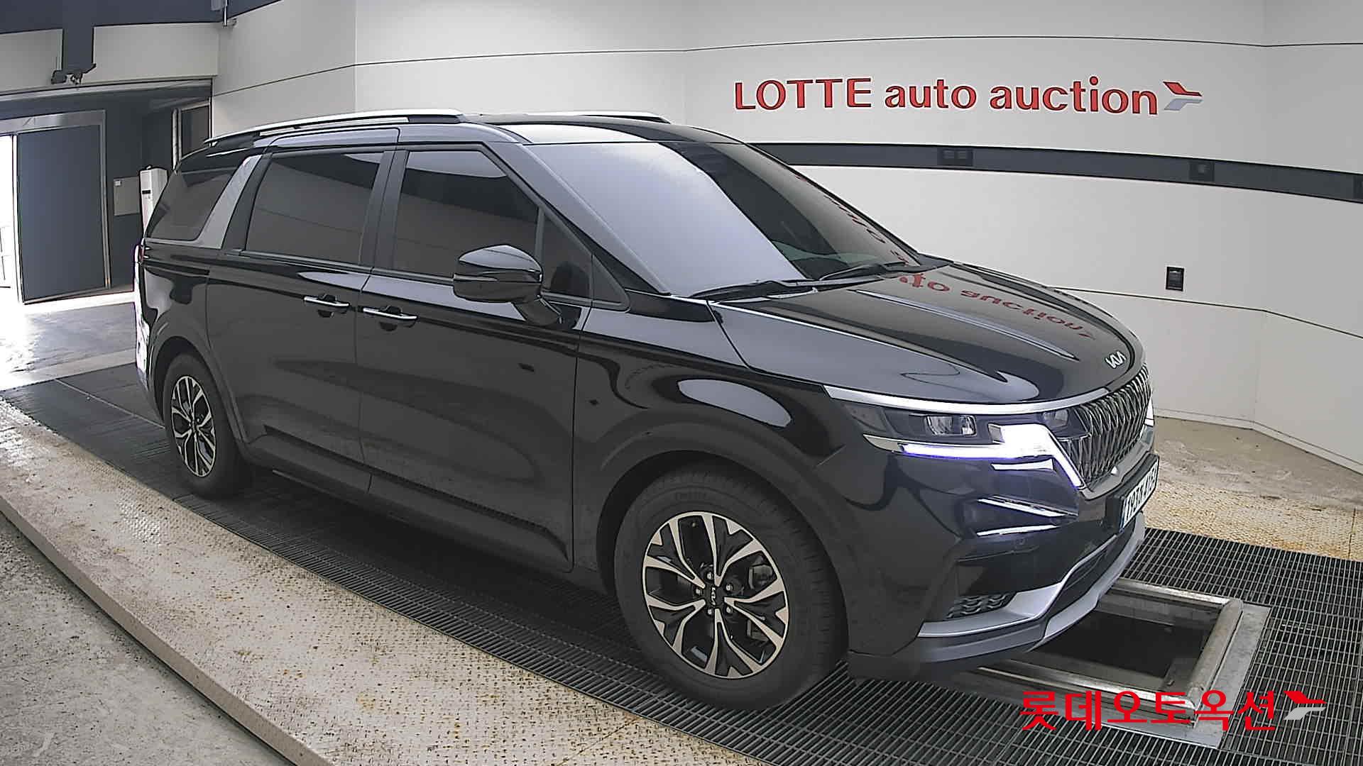 2023 - kia carnival