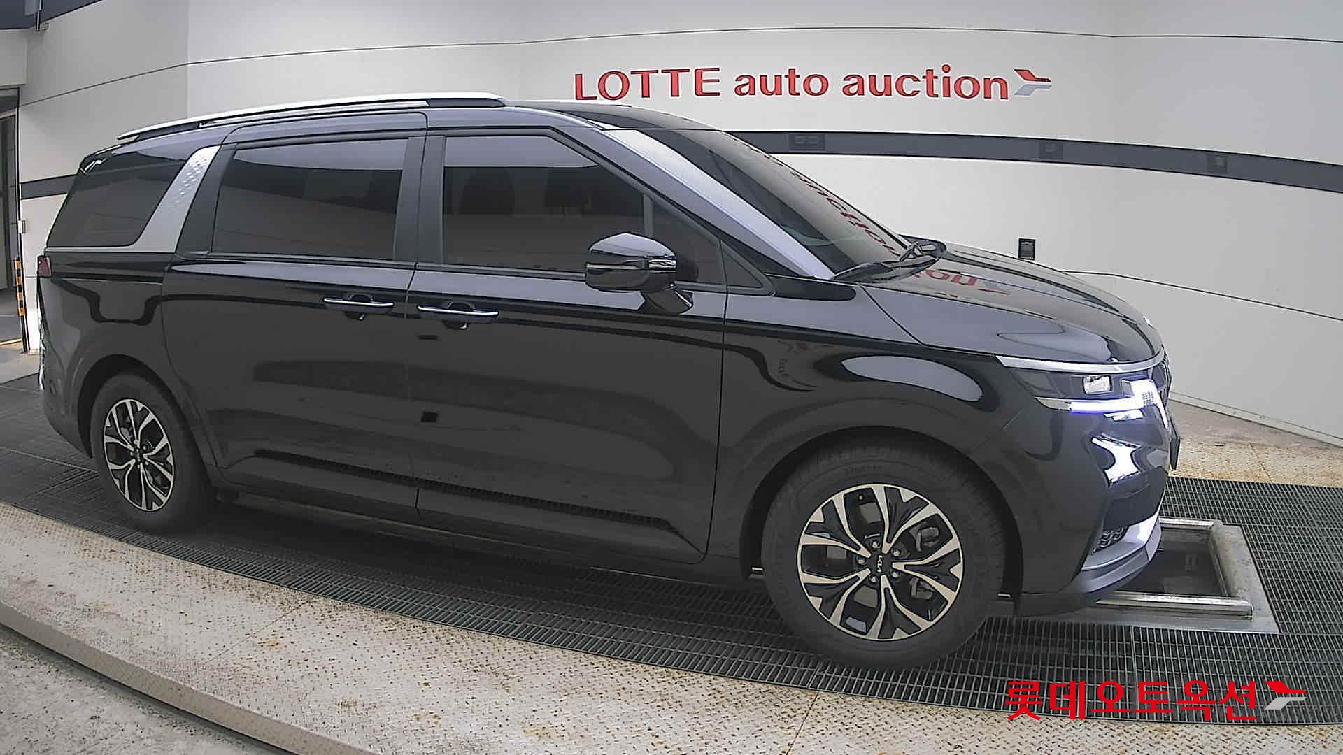2023 - kia carnival