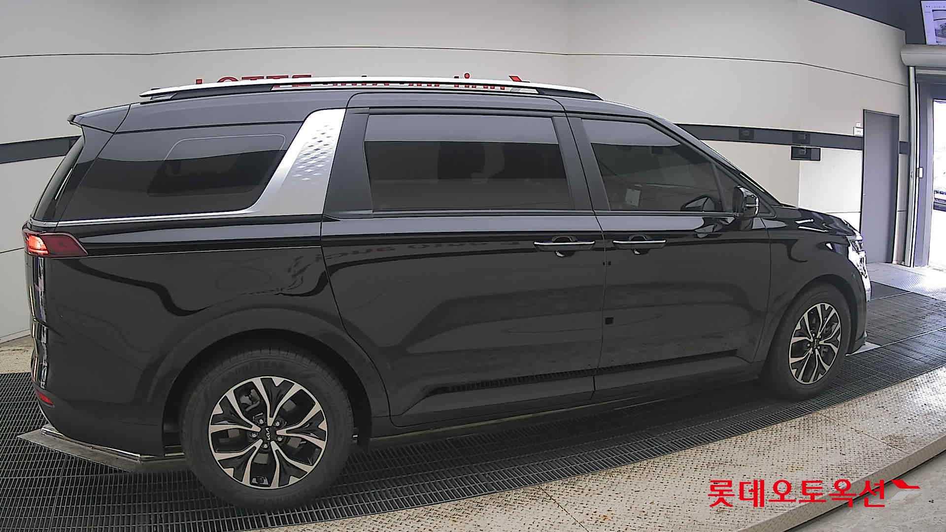 2023 - kia carnival