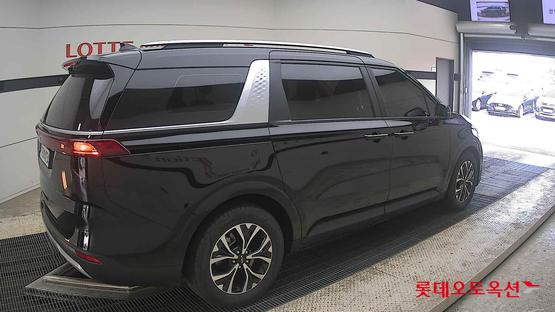 2023 - kia carnival