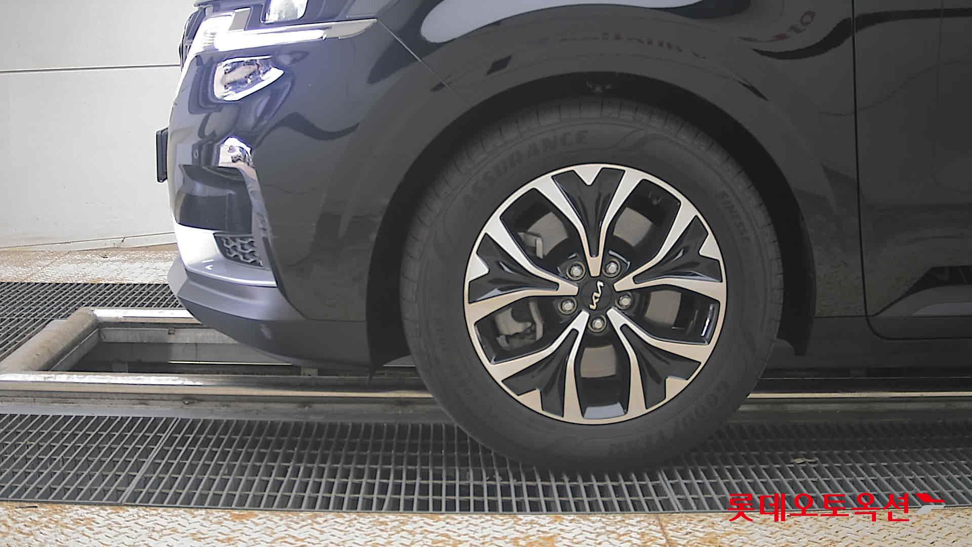 2023 - kia carnival