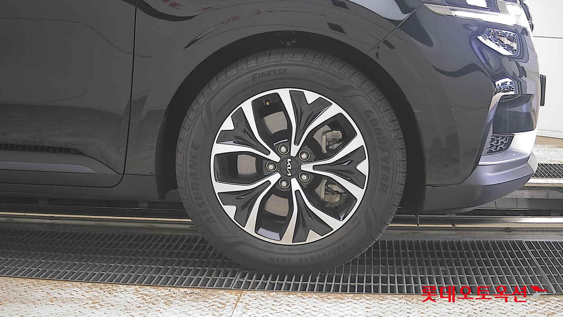 2023 - kia carnival