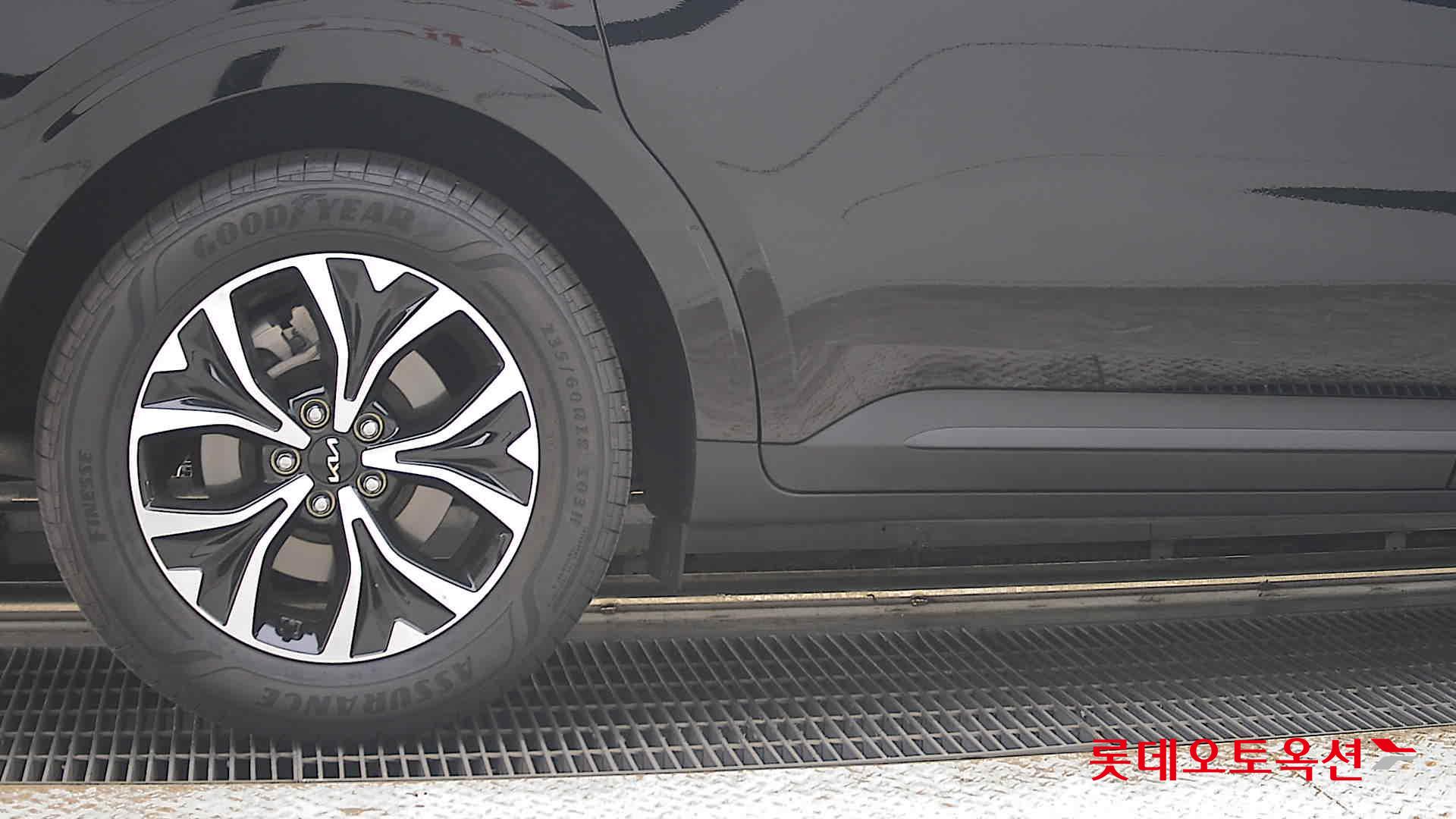 2023 - kia carnival