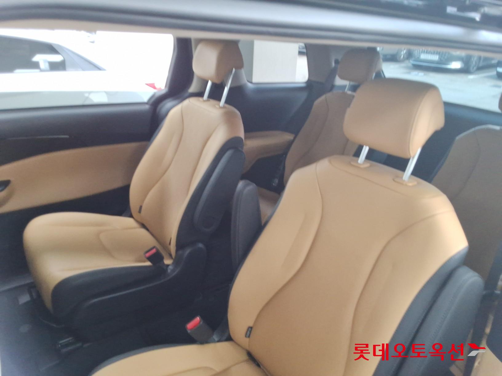 2023 - kia carnival