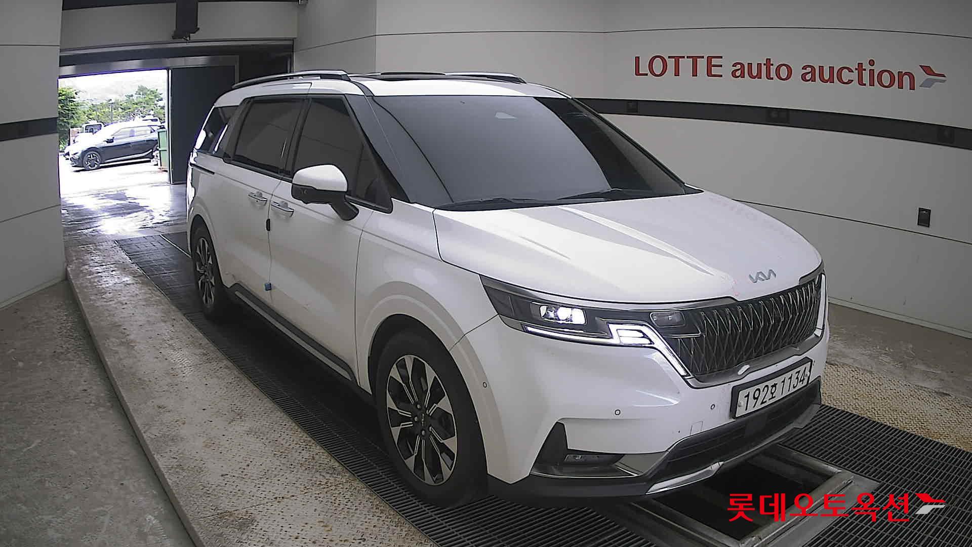 2023 - kia carnival