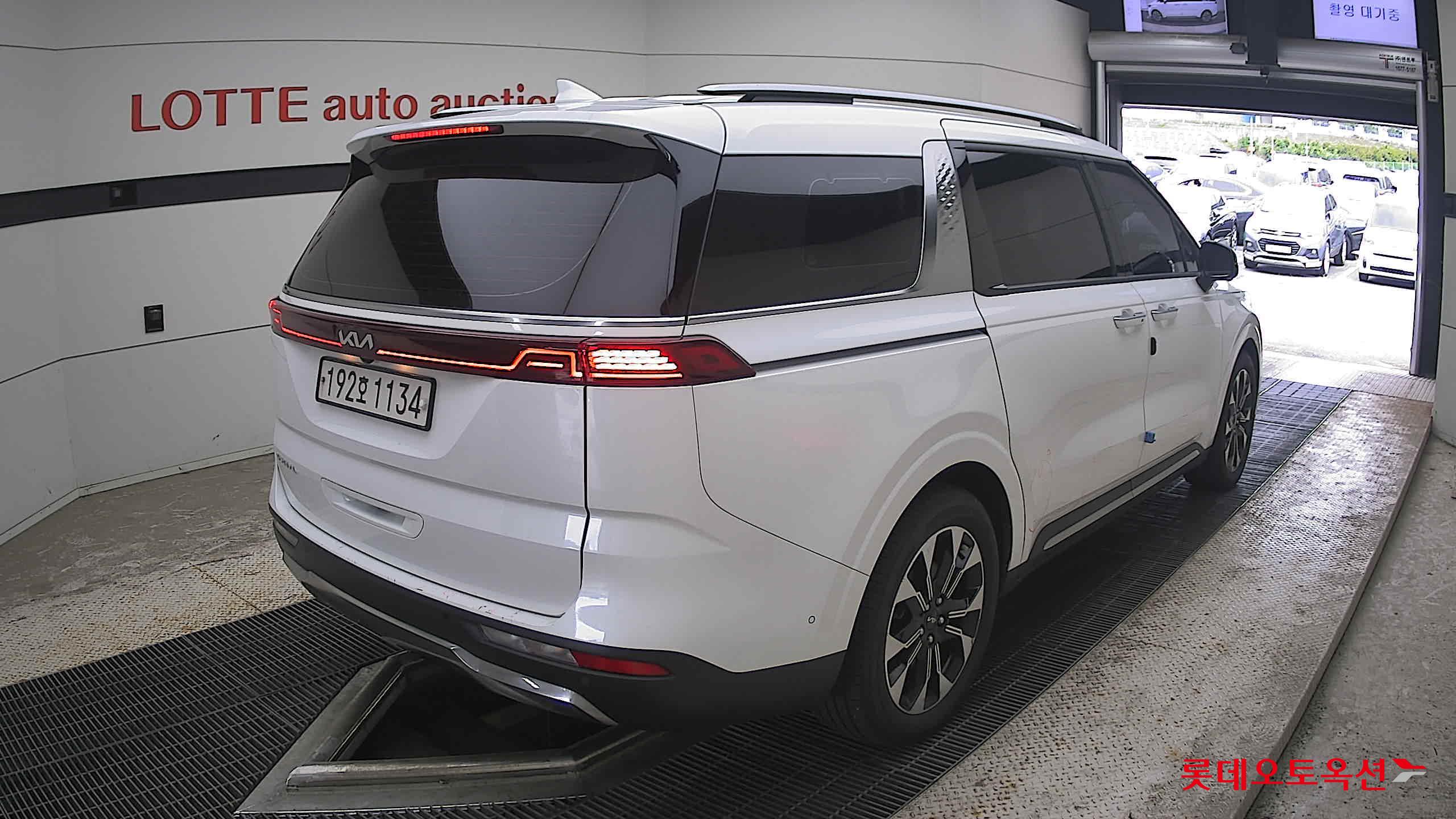 2023 - kia carnival